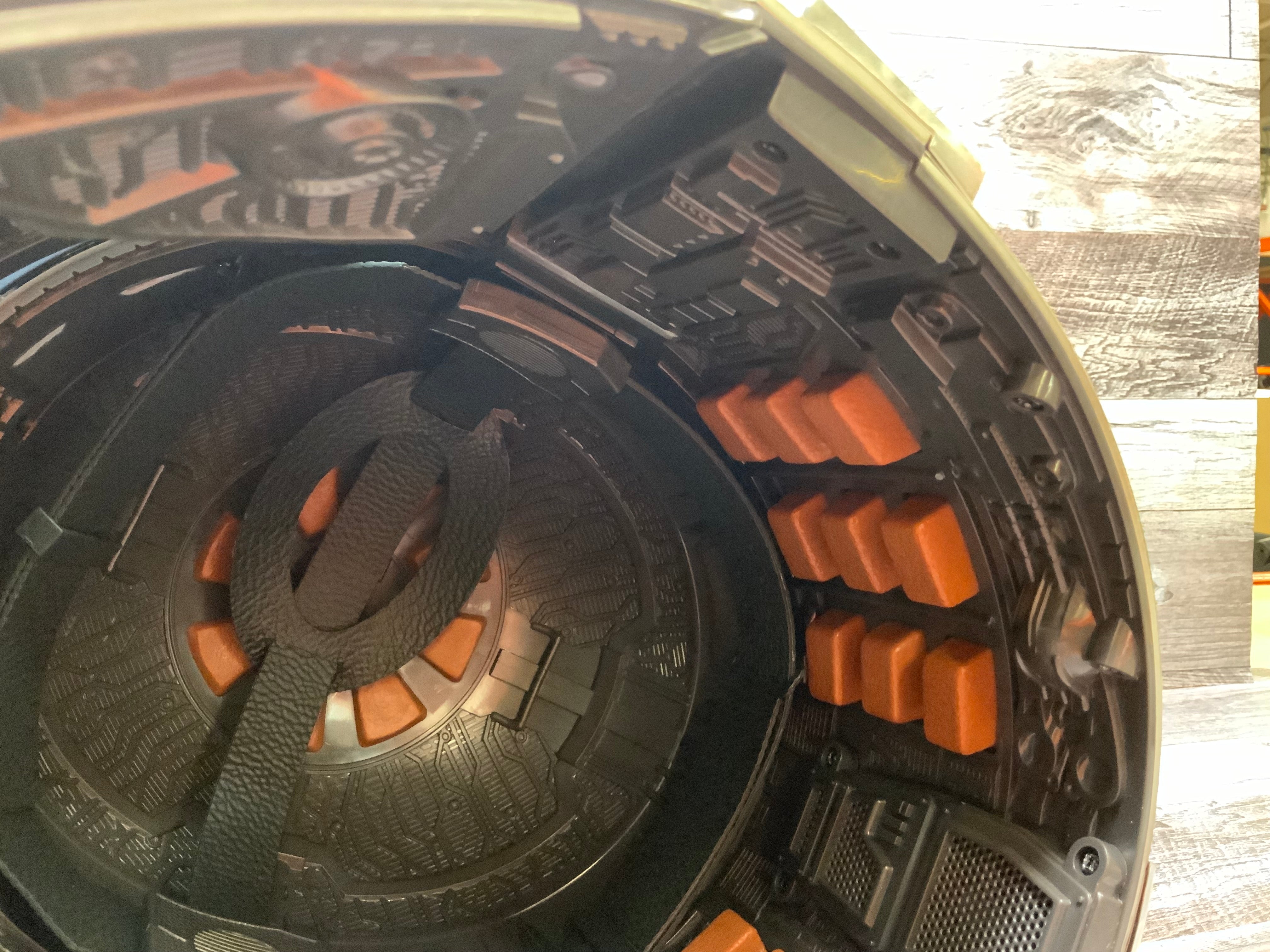 STAR WARS The Black Series The Mandalorian Premium Electronic Helmet (8079645311214)